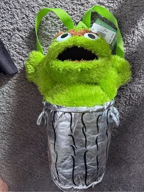 Sesame Street Oscar the Grouch zip bag